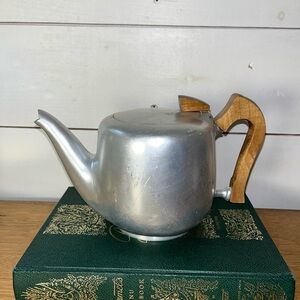 PICQUOT WARE VINTAGE METAL TEAPOT / PITCHER – MID-CENTURY-MODERN MCM